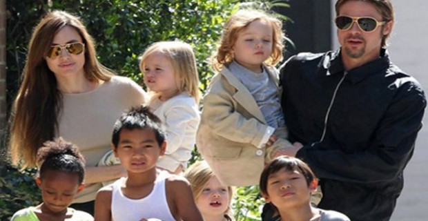 Angelina Jolie e Brad Pitt a spasso con i sei figli: Zahara, Maddox, Pax, Shiloh Nouvelle e i gemellini Vivienne Marcheline e Knox Léon